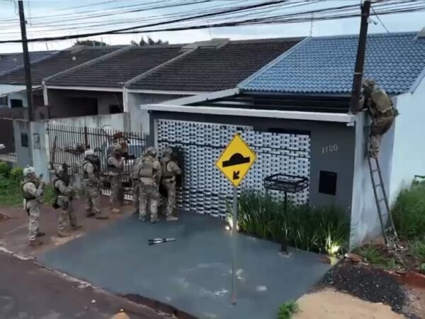 Operação policial mira esquema de tráfico e lavagem de dinheiro no PR