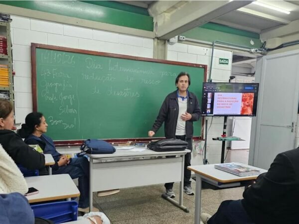Desafio da renovação docente marca o Dia do Professor no Brasil