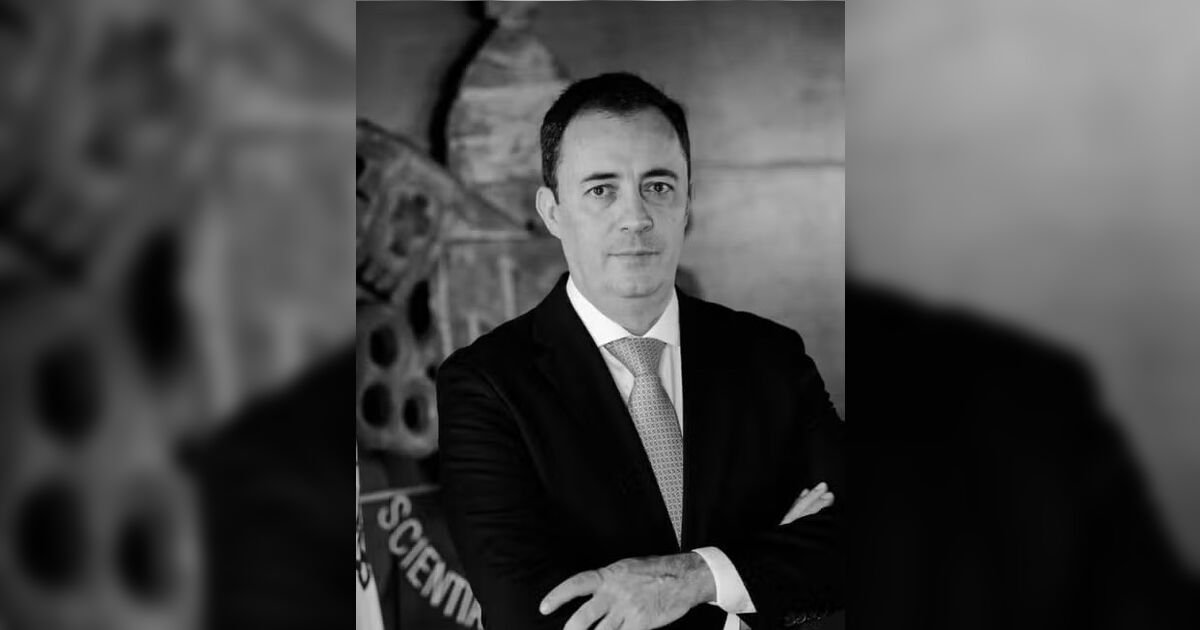 Reitor da PUC-PR morre nos EUA atingido por peça de telhado