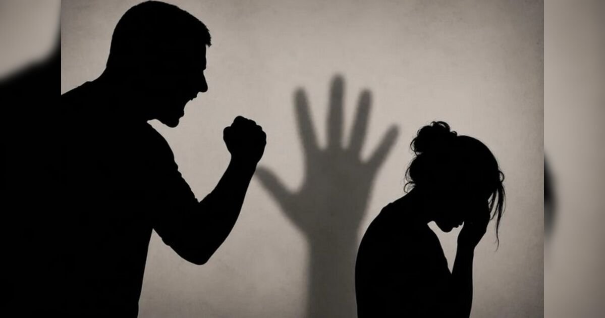 Homem é preso após enforcar e ameaçar ex-esposa com faca no Paraná