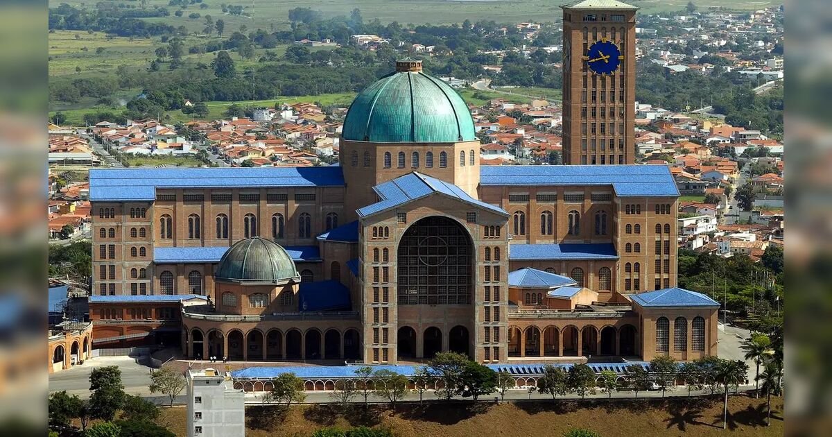Santuário de Aparecida celebra feriado da Padroeira com intensa programação