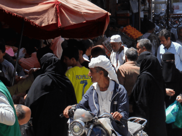 Bloqueio Houthi em Taiz agrava escassez de alimentos no Iêmen