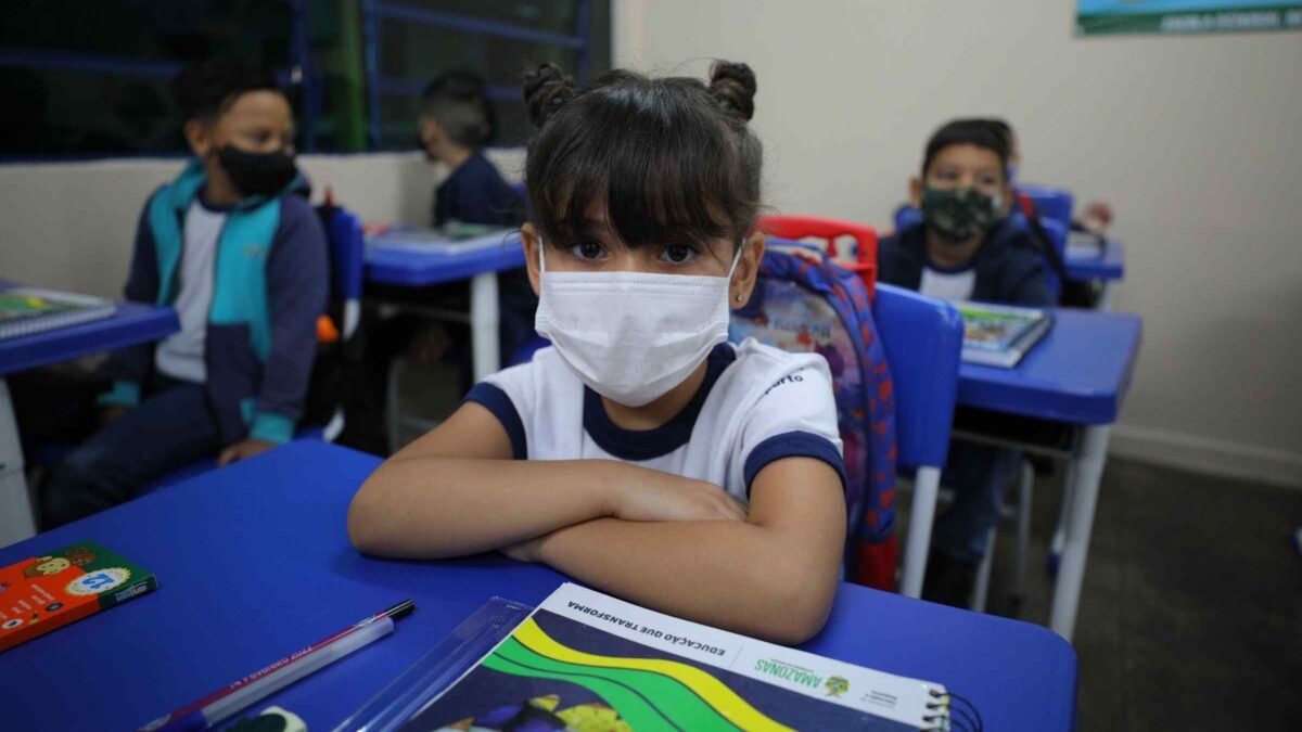 Fumaça mantém aulas suspensas em Manaus nesta segunda-feira