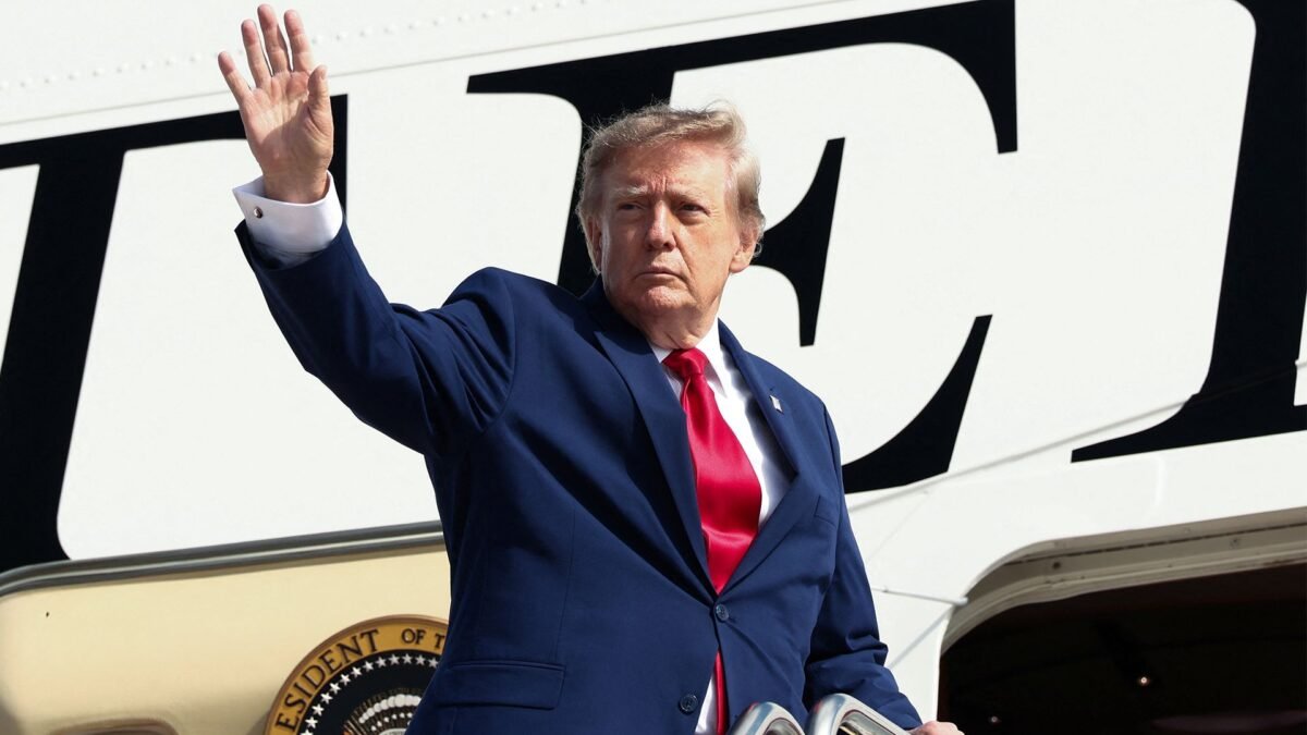 Porta-voz de Trump deixa o cargo após menos de uma semana