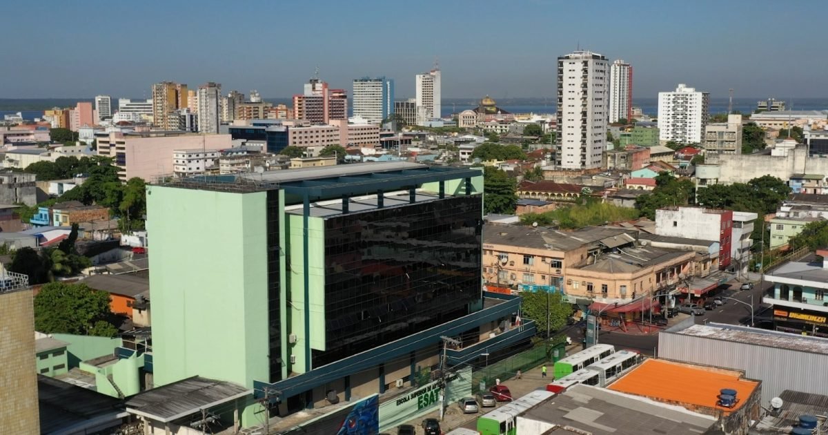 Universidades e escolas suspendem aulas presenciais devido à fumaça