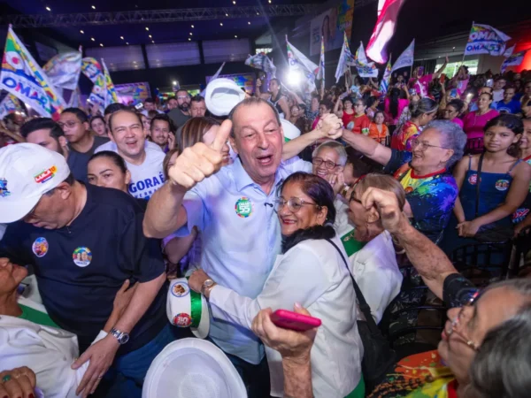 Omar Aziz propõe Hospital do Idoso e reabertura de centros de convivência