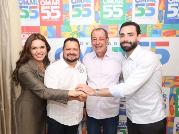 Omar Aziz conquista apoio de todos os 62 prefeitos do Amazonas