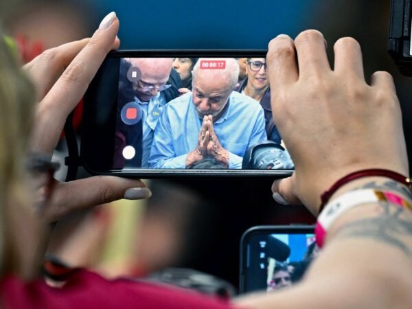Funcionários da Meta admitem restrições a contas de Lula na eleição