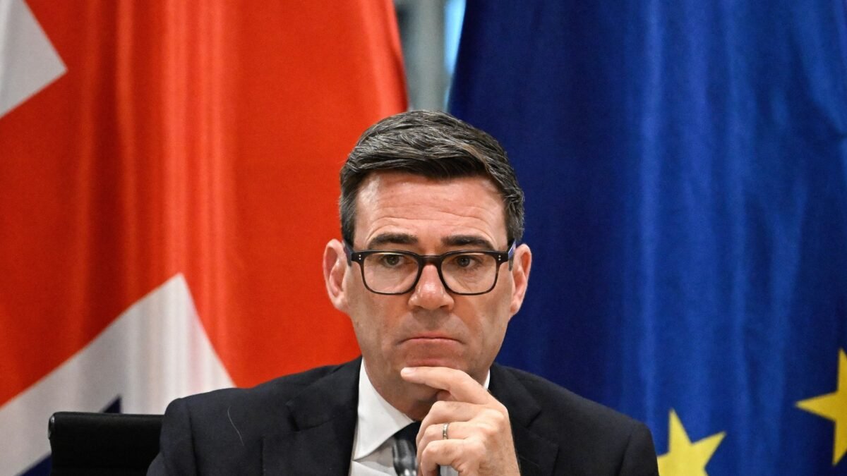 Premiê britânico diz que Rússia interferiu no Brexit
