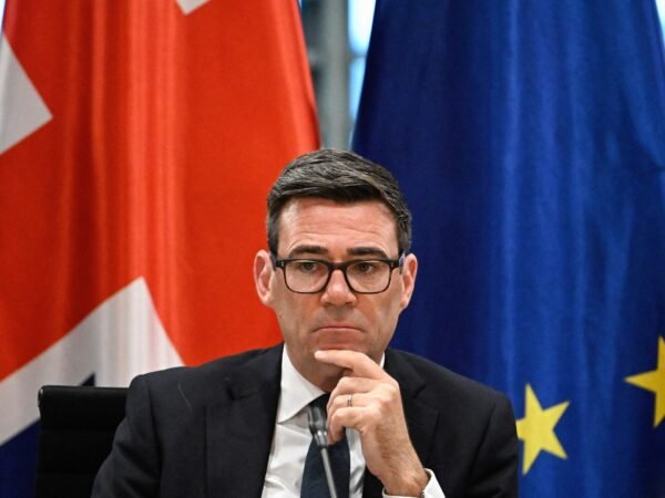 Premiê britânico diz que Rússia interferiu no Brexit