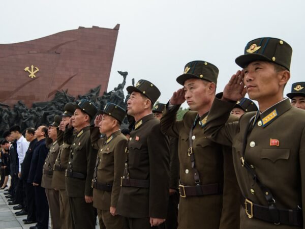 Coreia do Norte dispara vários mísseis balísticos em direção ao mar