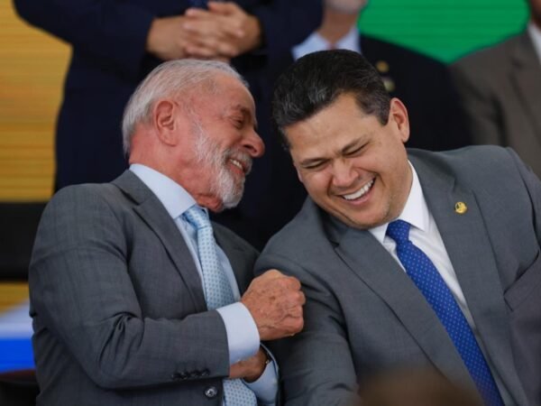 Lula cobra do Senado votação para acabar com escala 6 por 1