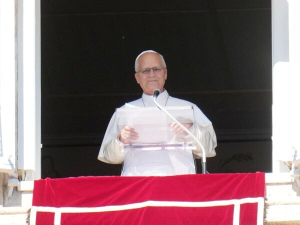 Papa Leo passará por cirurgia para retirar nódulo pulmonar