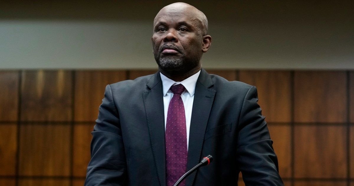 Vice-chefe de polícia da África do Sul renuncia após acusações