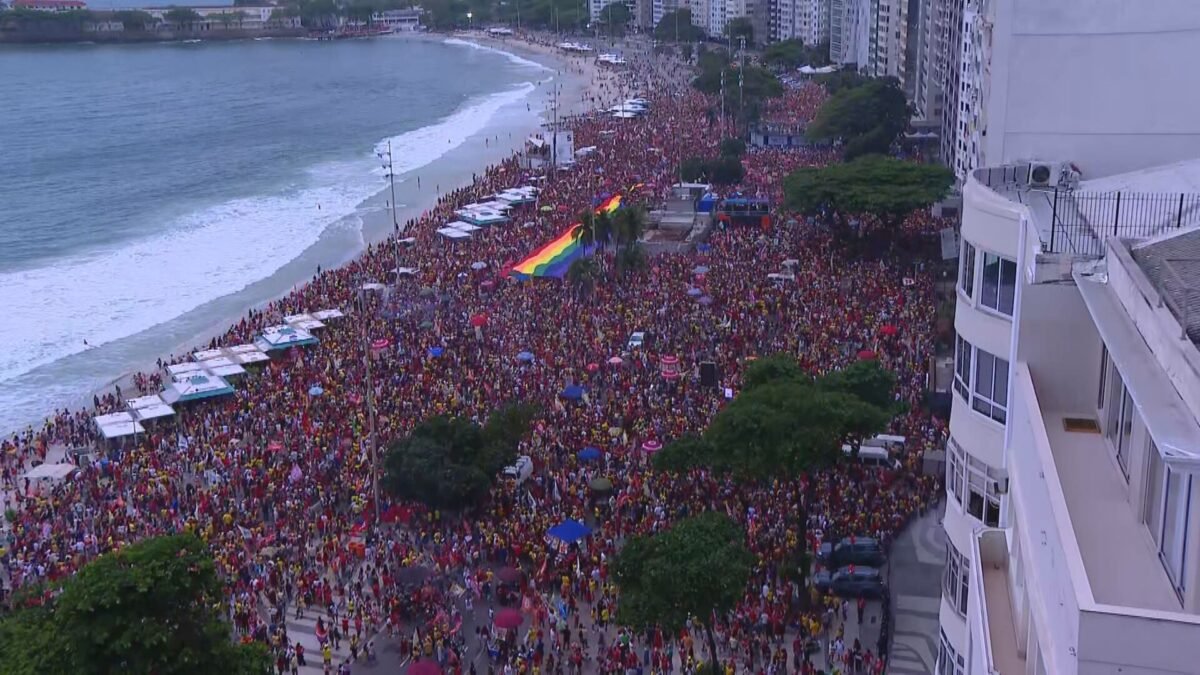 Ato pró-Lula em Copacabana reúne 56,4 mil pessoas segundo metodologia da USP