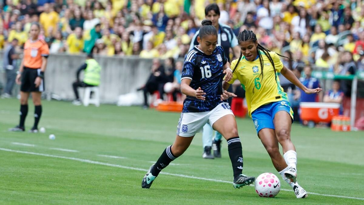 Brasil treina na Arena de Pernambuco para reencontrar a Argentina
