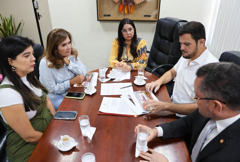 Prefeitura e MPAM selam acordo para prevenir queimadas em Manaus