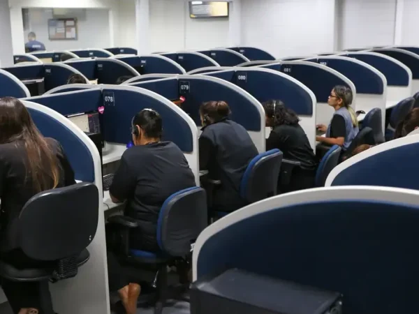 Ligue 180 registra 1,5 mil denúncias de violência política contra mulheres