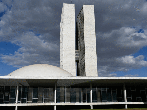 Esquerda e direita: entenda as diferenças no cenário nacional