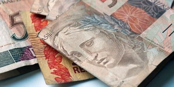 Lotofácil paga prêmios e acumula em R$ 2 milhões