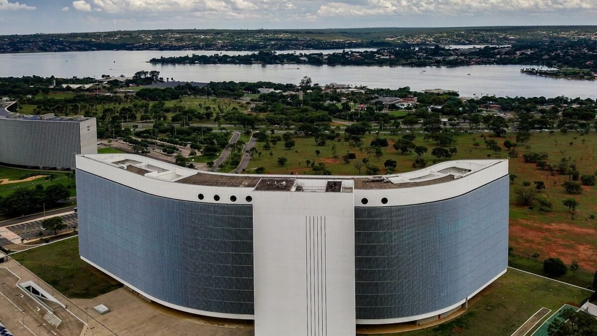 TSE ordena que Meta garanta igualdade após bloqueio de imagens de Lula