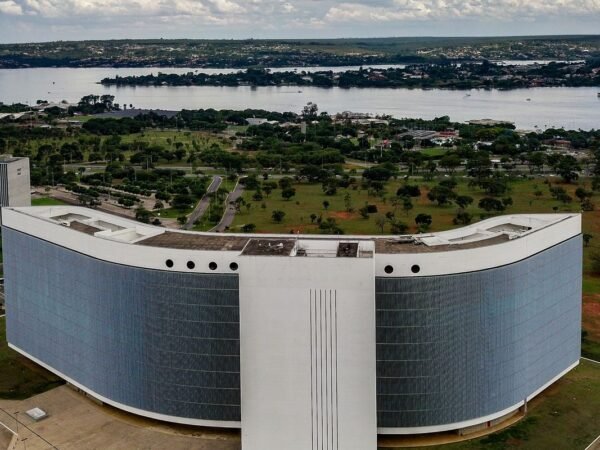 TSE ordena que Meta garanta igualdade após bloqueio de imagens de Lula