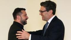 Andy Burnham quer reatar laços entre Ucrânia e Estados Unidos