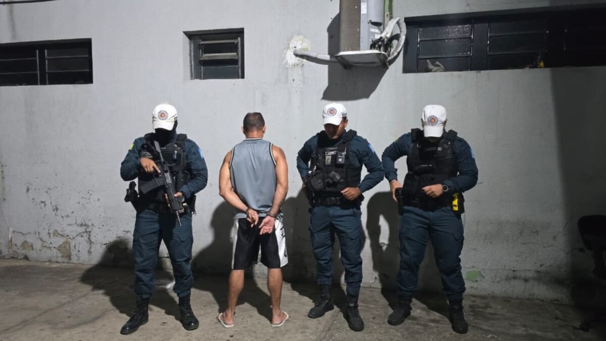 Homem é detido após ameaçar clientes em conveniência de Teresina