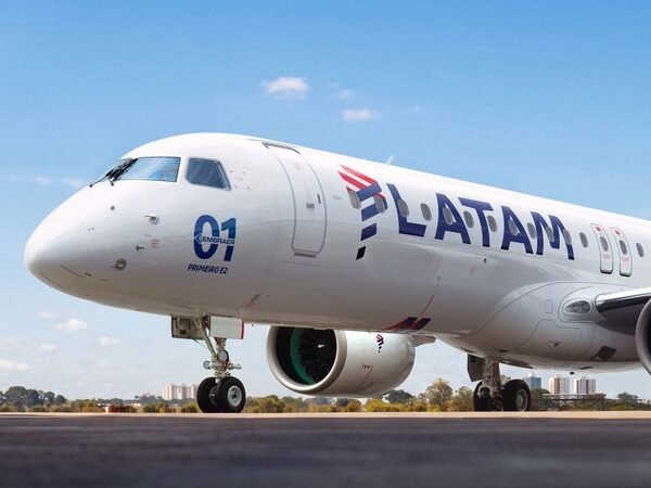 LATAM amplia voos regionais com jatos Embraer no Norte