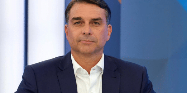 Flávio Bolsonaro e Lula aparecem empatados em pesquisas para 2026