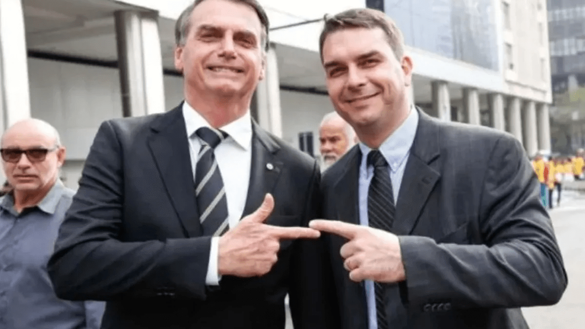 Moraes libera visitas do senador Flavio Bolsonaro ao pai Jair Bolsonaro