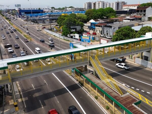 Nova passarela da Avenida Torquato Tapajós é liberada em Manaus