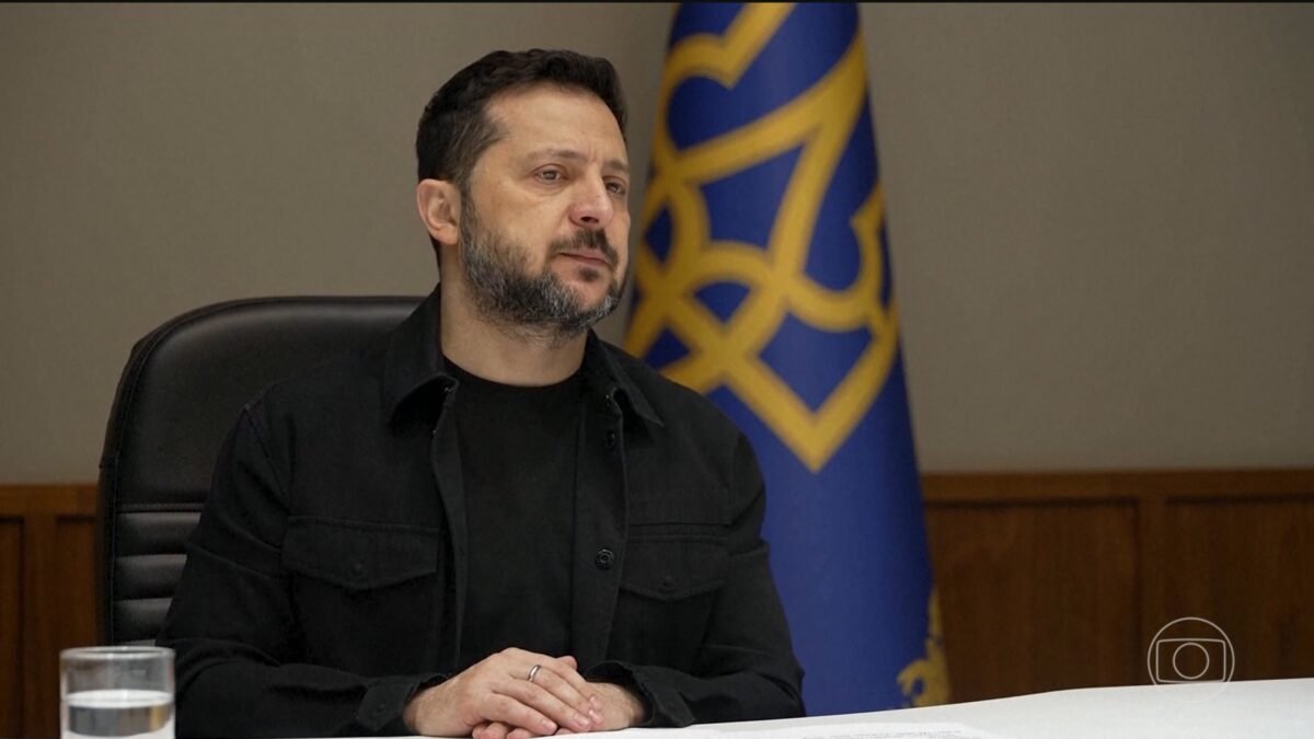 Zelensky diz que Trump tenta forçar a Ucrânia a se render