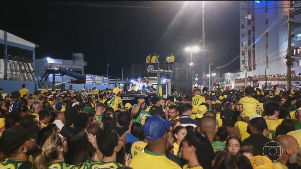Flávio Bolsonaro se reúne com sertanejos em Goiás