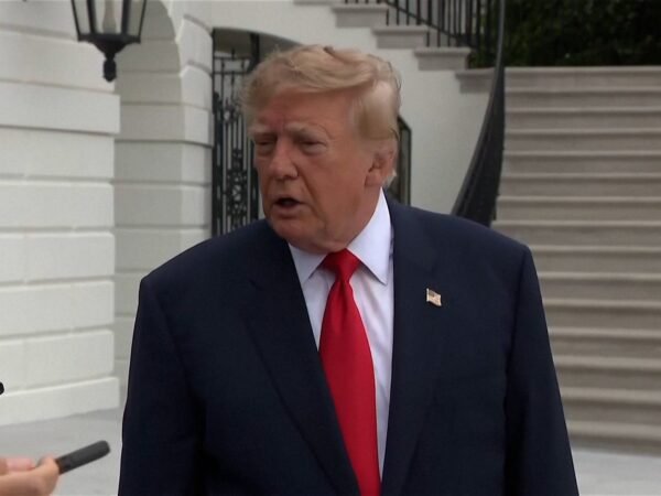 Trump avalia integrar ataques sauditas contra os houthis