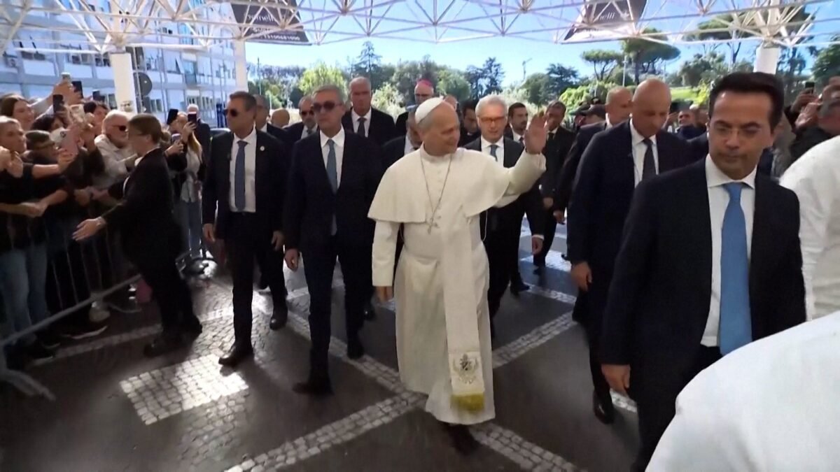 Vaticano confirma sucesso em cirurgia do Papa Leão