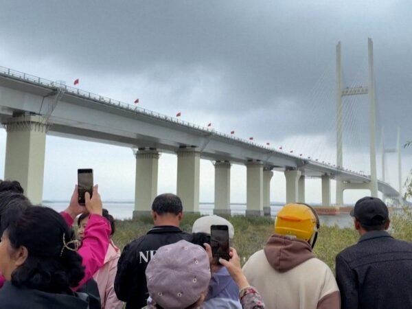 Ponte entre China e Coreia do Norte é inaugurada após atraso