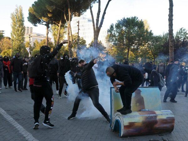 Estudantes europeus realizam protestos por melhorias na educação