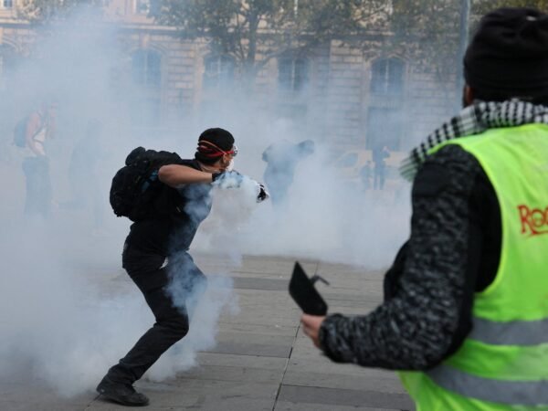 França enfrenta nova onda de protestos contra alto custo de vida