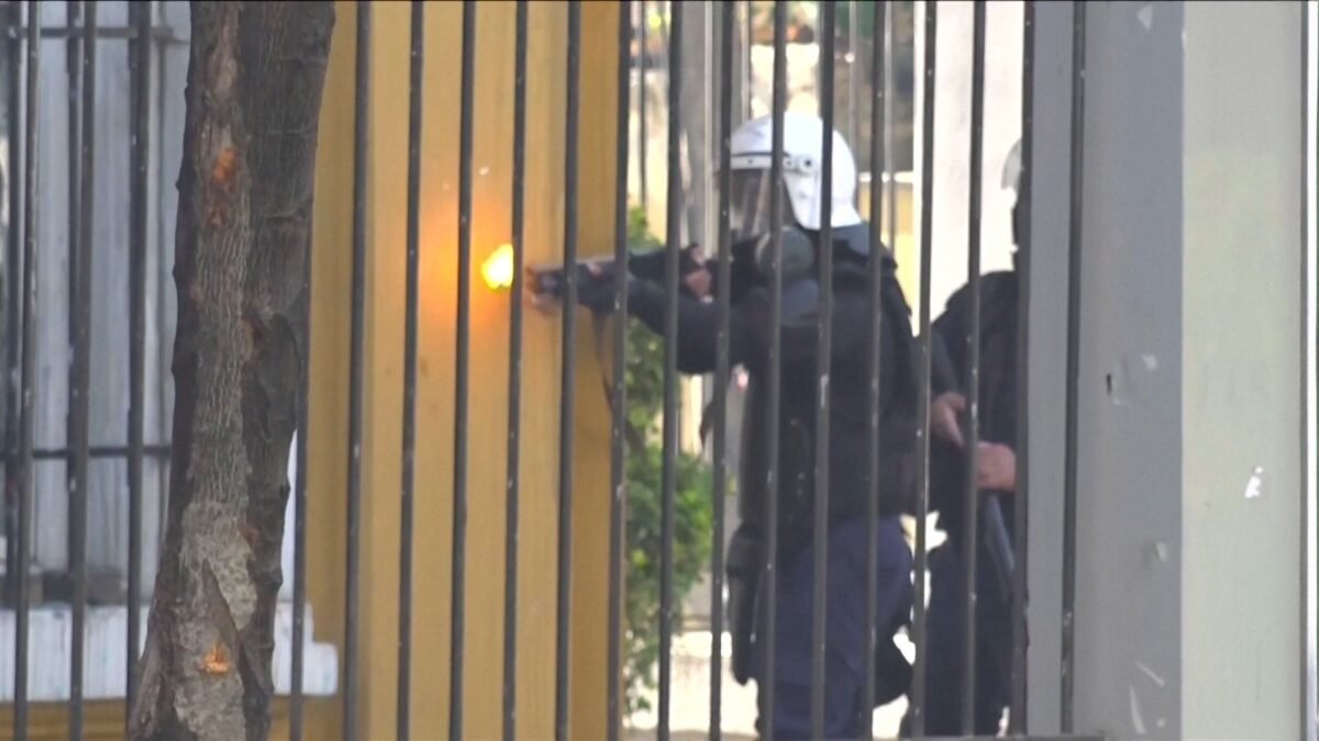 Confrontos na Albânia entram no quinto dia com denúncias de violência