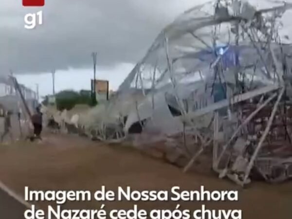 Imagem de Nossa Senhora de Nazaré cai durante temporal em Belém