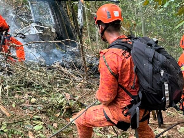 Bens de empresa de táxi aéreo são bloqueados no Rio após queda de helicóptero