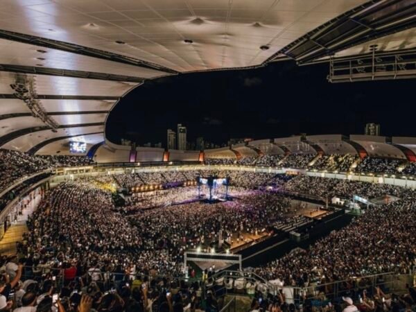 Evento católico reúne 50 mil pessoas em estádio de Natal