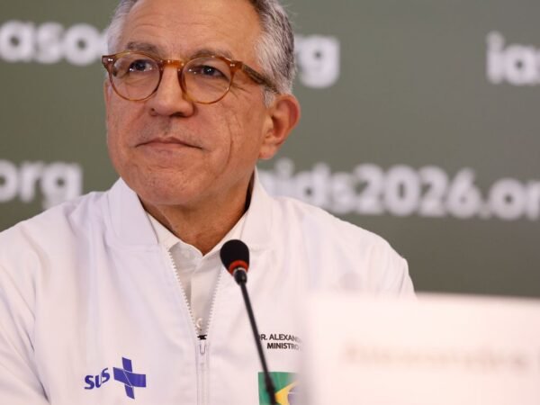 Padilha vai à Justiça contra Veja por fake news envolvendo Lula