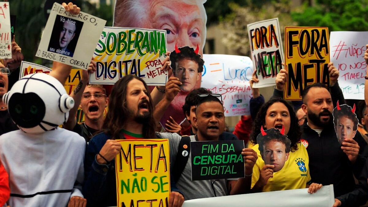 Manifestantes protestam em São Paulo contra atuação da Meta