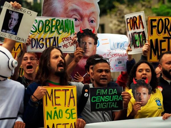 Manifestantes protestam em São Paulo contra atuação da Meta