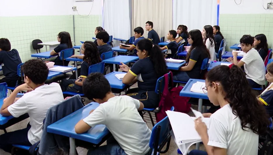 Fumaça densa retorna a Manaus e aulas públicas são suspensas