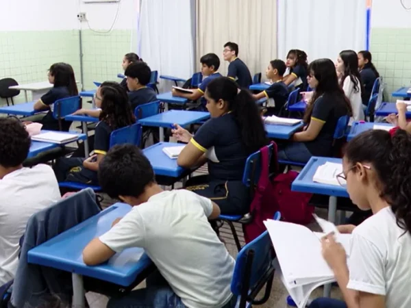 Fumaça densa retorna a Manaus e aulas públicas são suspensas