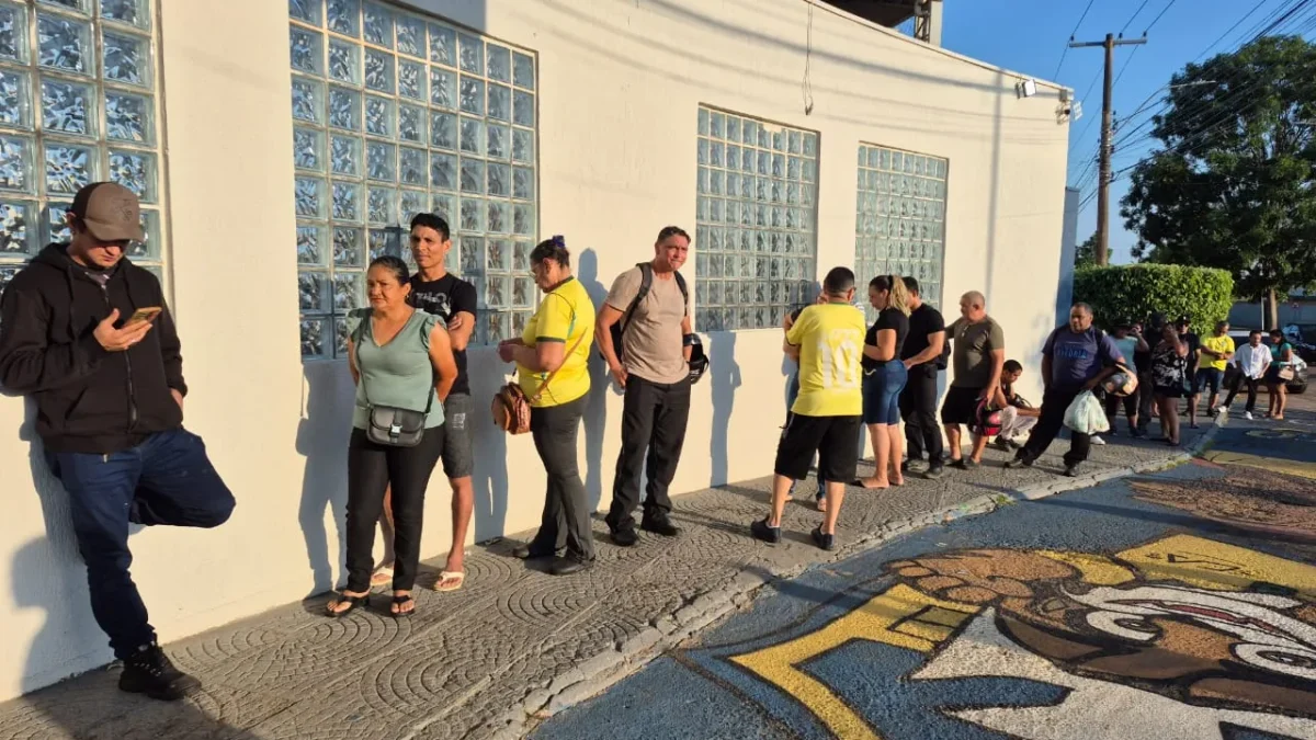 Eleitores madrugam em colégios eleitorais de Porto Velho