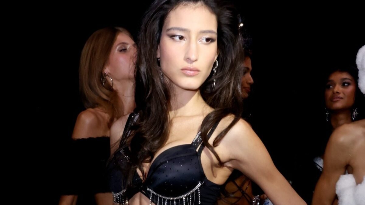 Modelo amazonense Luiza Perote estreia na passarela da Victoria Secret